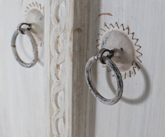 GINER Y COLOMER - Armoire 2 portes en bois de manguier blanc vieilli fait main - 180 x 100 x 40 cm